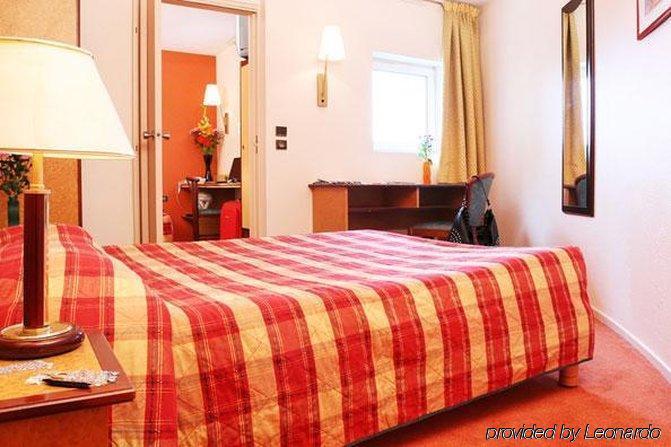 Ibis Styles Paris Saint Ouen Hotel Room photo