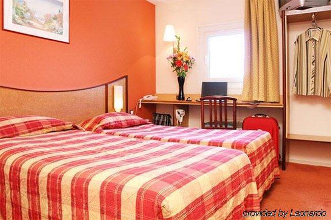 Ibis Styles Paris Saint Ouen Hotel Room photo