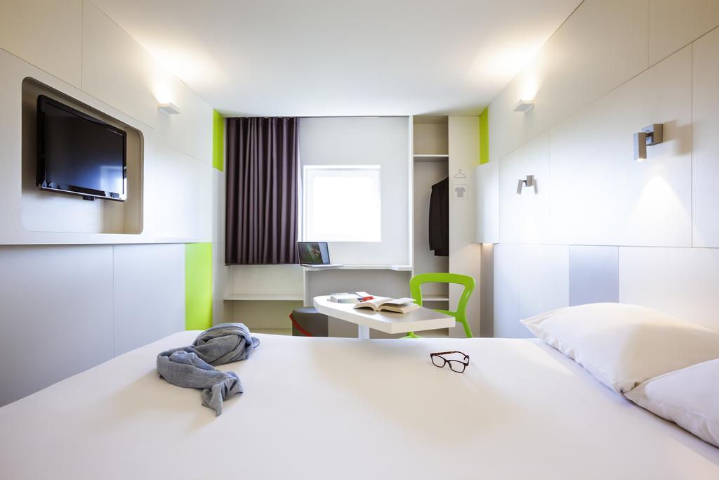 Ibis Styles Paris Saint Ouen Hotel Exterior photo