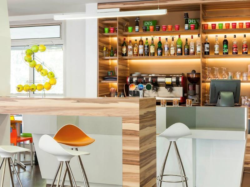 Ibis Styles Paris Saint Ouen Hotel Exterior photo