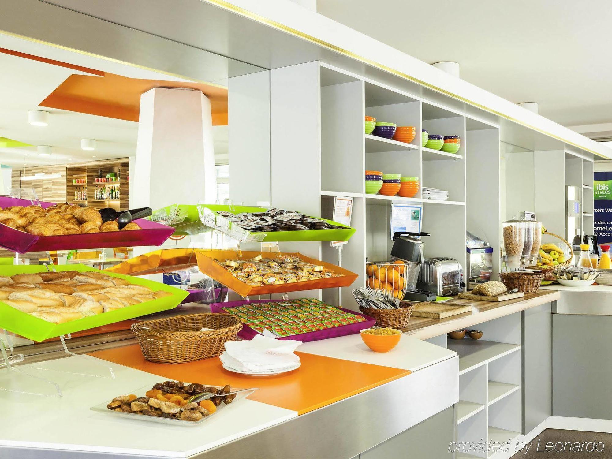 Ibis Styles Paris Saint Ouen Hotel Exterior photo