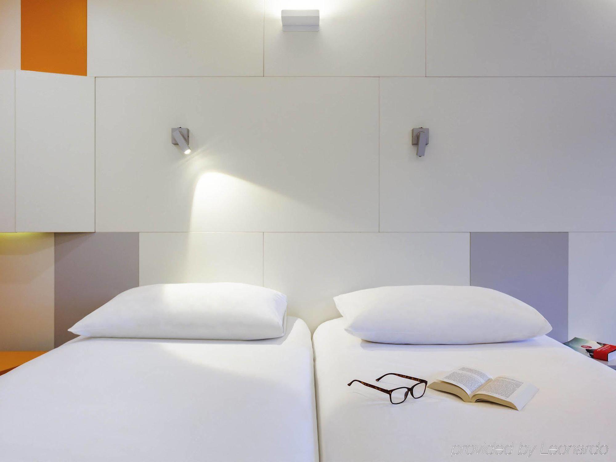 Ibis Styles Paris Saint Ouen Hotel Exterior photo