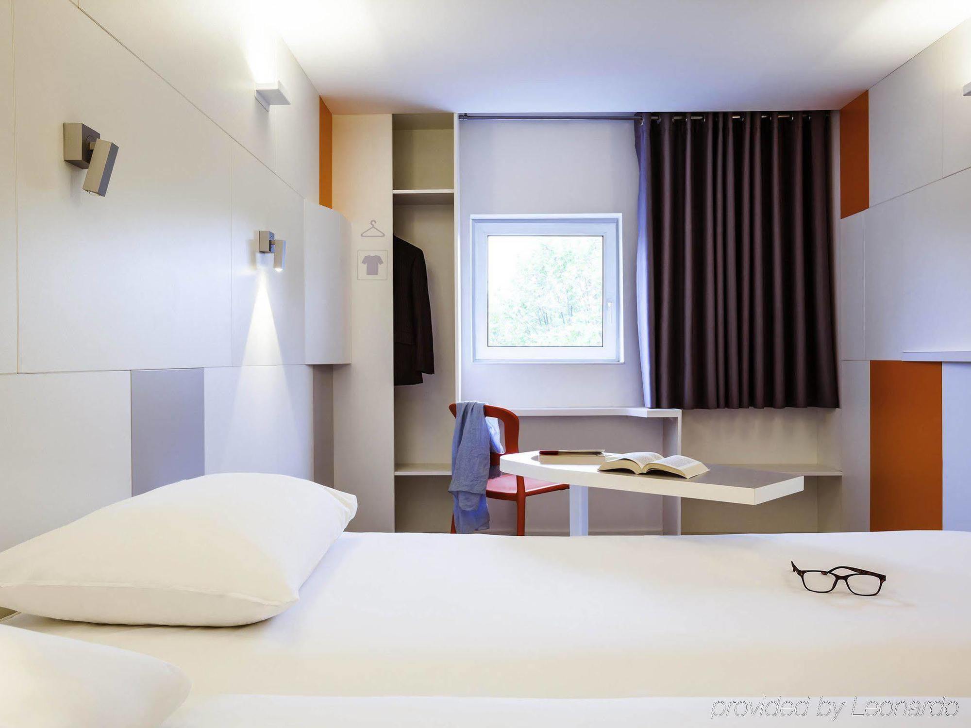 Ibis Styles Paris Saint Ouen Hotel Exterior photo