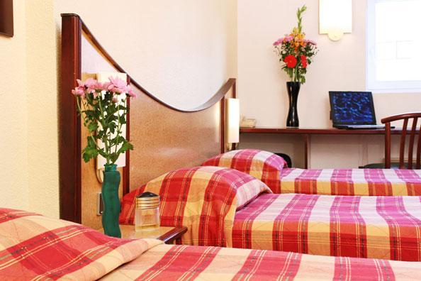 Ibis Styles Paris Saint Ouen Hotel Room photo